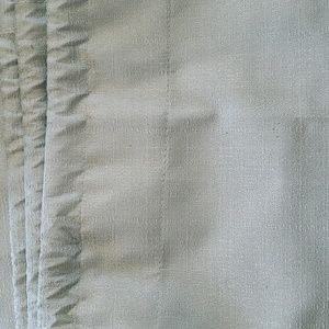 2 pc drapes/ curtains.  Great condition , blackout. Excellent quality